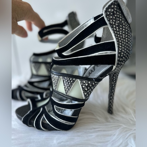 Sam Edelman Shoes - Sam Edelman black and white leather sandals heels